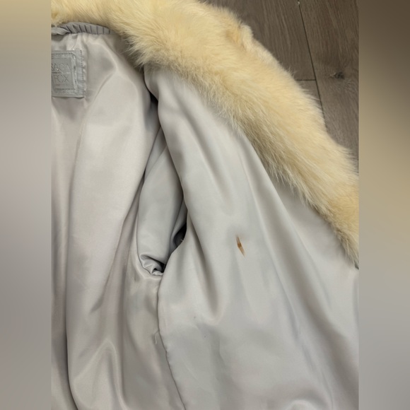 SAGA FOX Elegant White Long Fur Coat - Picture 9 of 12